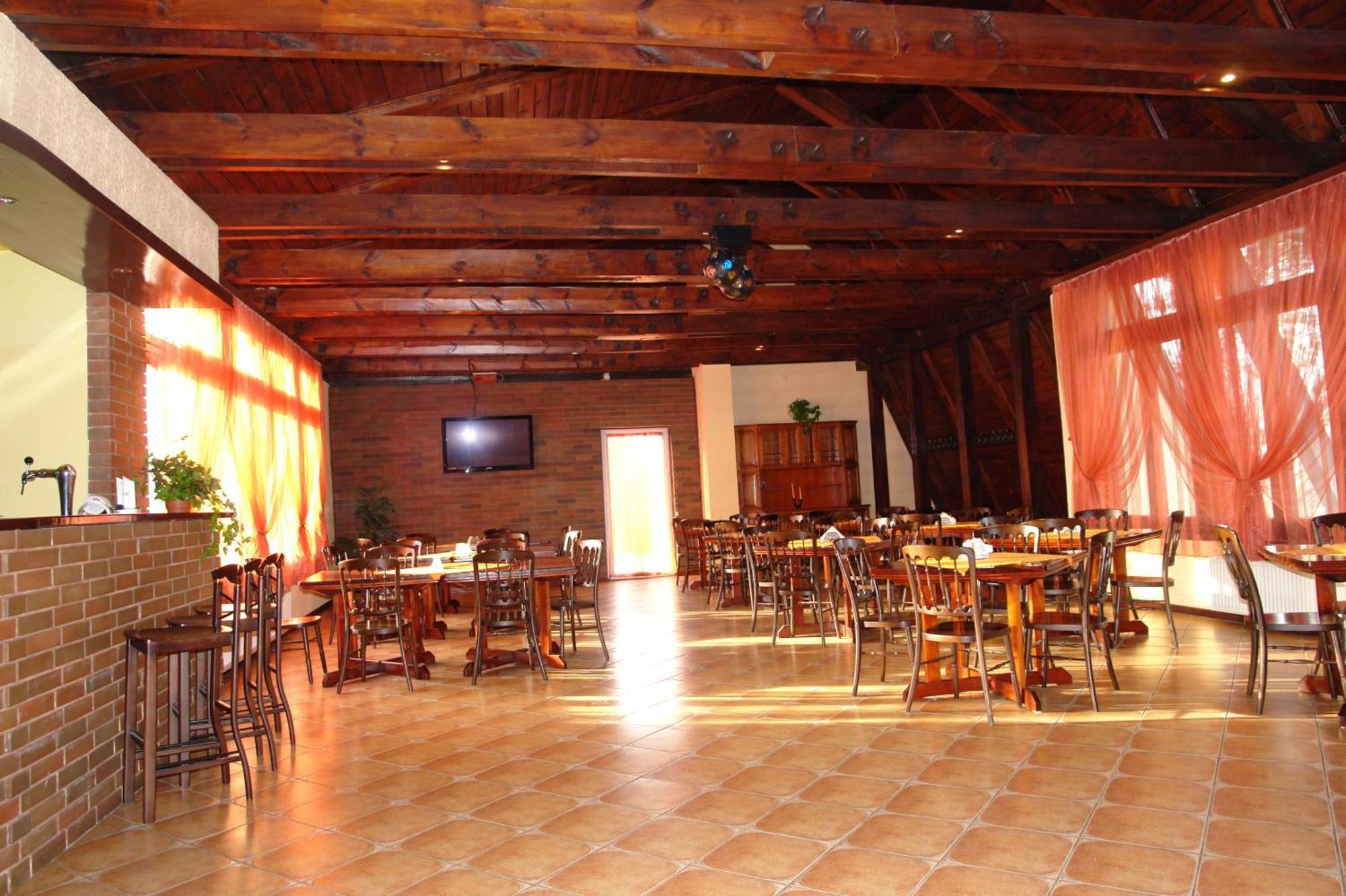 Hotel Junior Zamosc  Ngoại thất bức ảnh