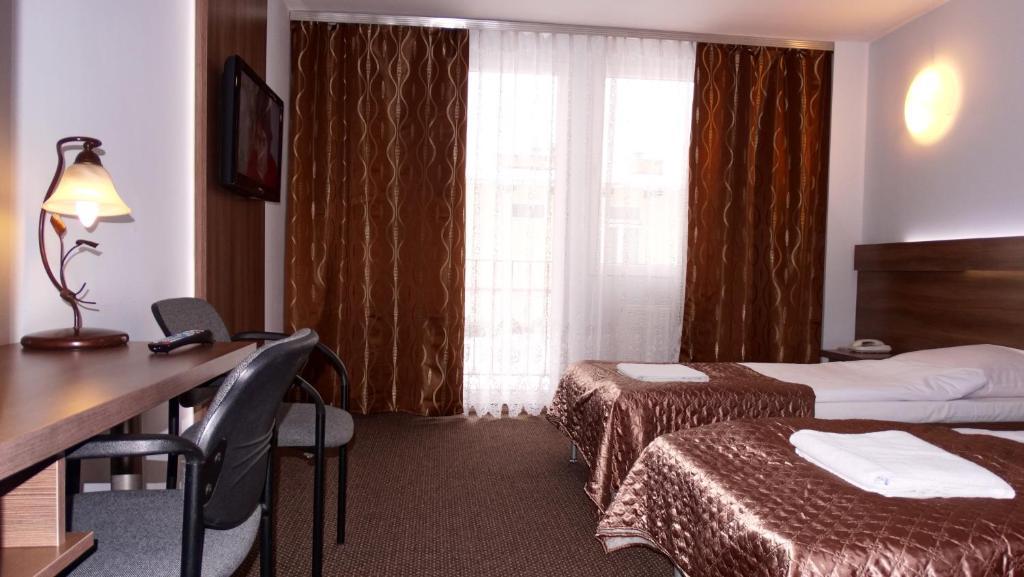 Hotel Junior Zamosc  Ngoại thất bức ảnh